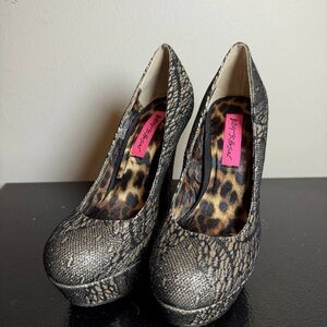 Betsey Johnson Black and Gold Lace-Effect Platform Pumps